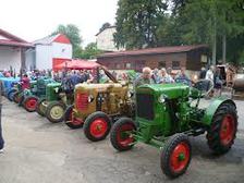 Výstava historických traktorů a stabilních motorů ve Velkém Meziříčí